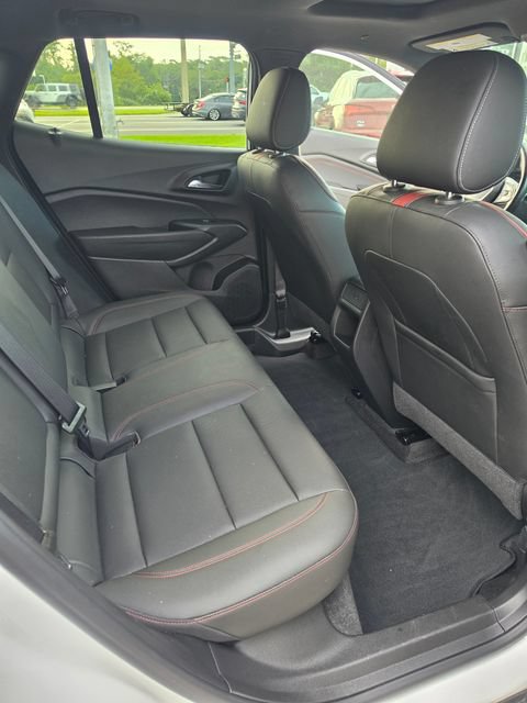 Used 2024 Chevrolet Trax RS w/ Sunroof Package FWD image 25