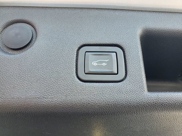 Used 2019 Chevrolet Equinox LT w/ Driver Convenience Package FWD image 12