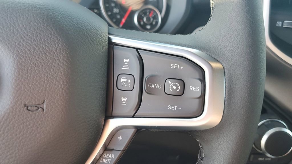 New 2026 RAM 1500 4x4 Crew Cab image 32