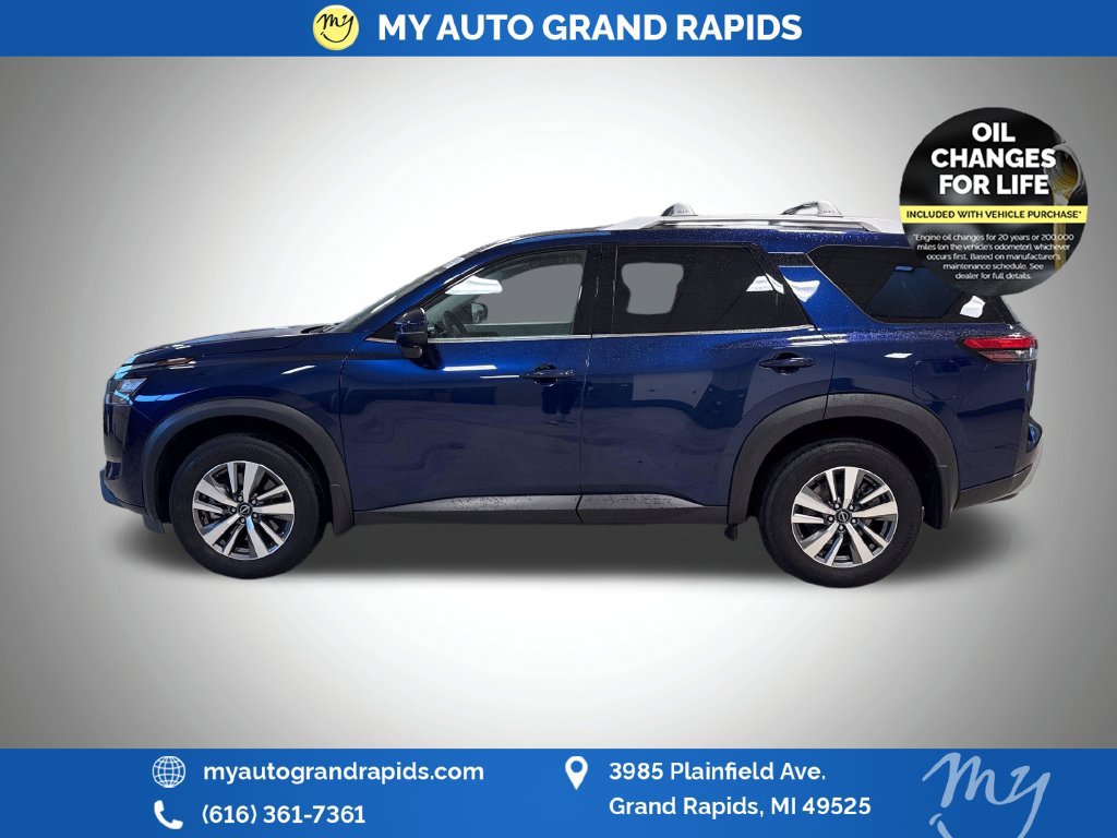 Used 2025 Nissan Pathfinder SL AWD/4WD image 4