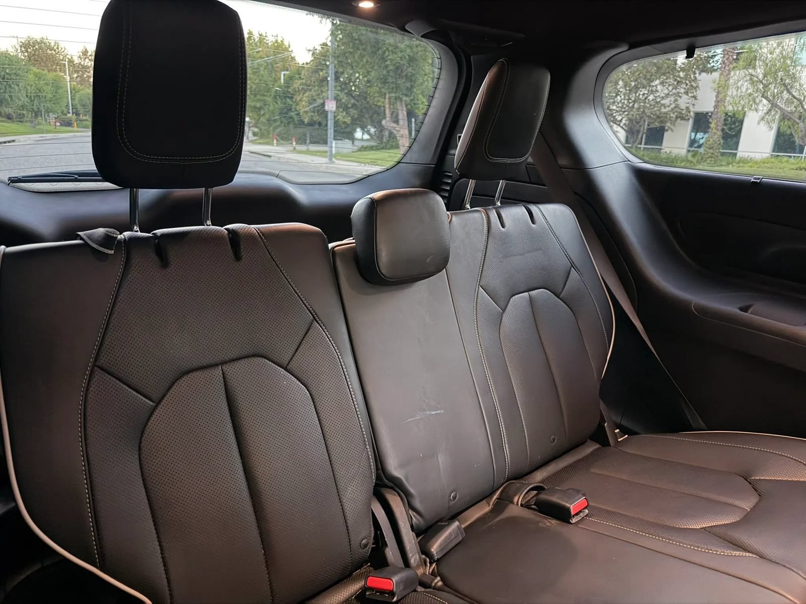 Used 2020 Chrysler Pacifica Limited w/ Advanced Safetytec Group FWD image 21