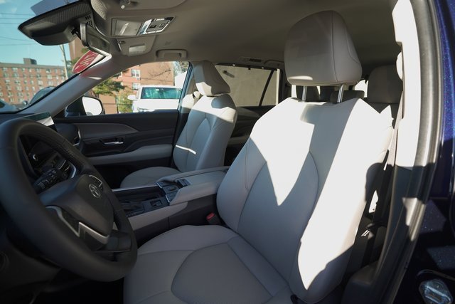 Certified 2024 Toyota Grand Highlander Limited image 10