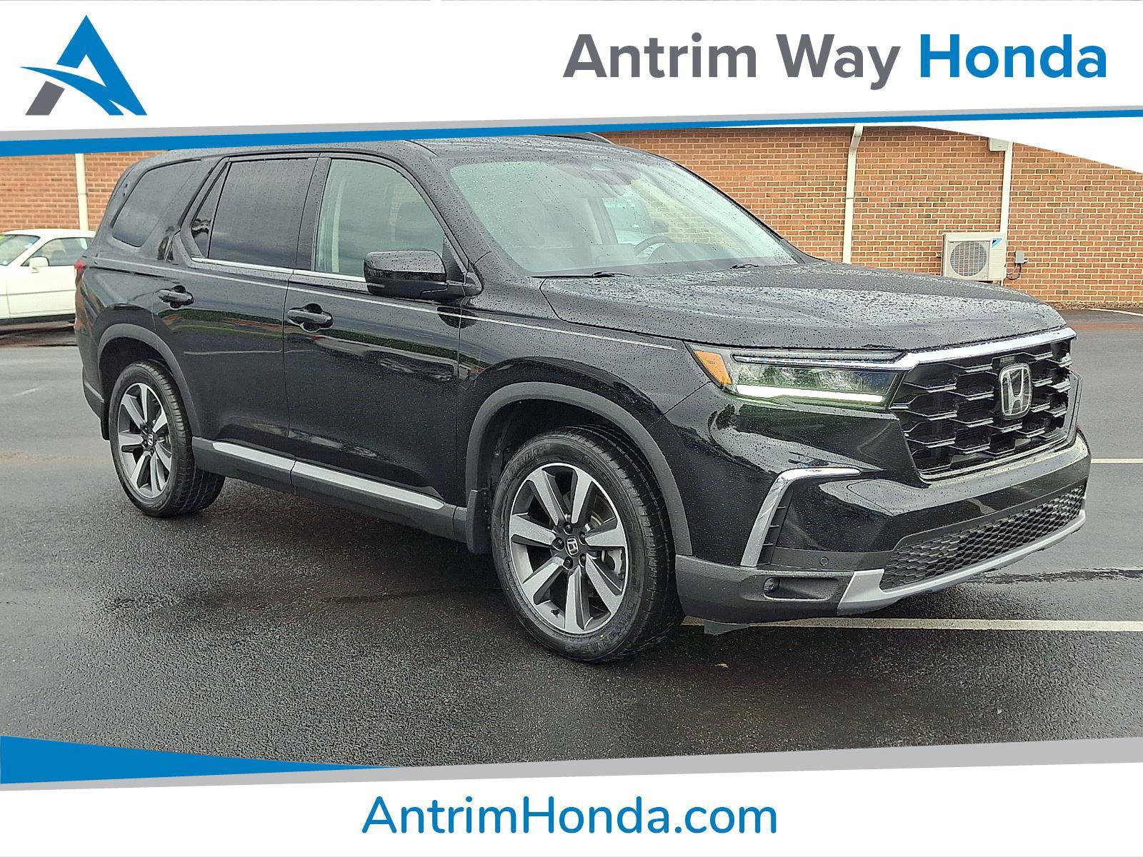 Used 2024 Honda Pilot Touring image 1