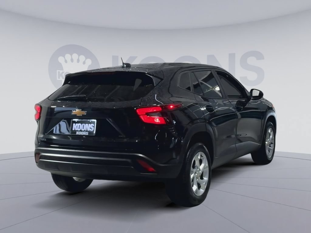 Used 2024 Chevrolet Trax LS w/ LS Convenience Package FWD image 11