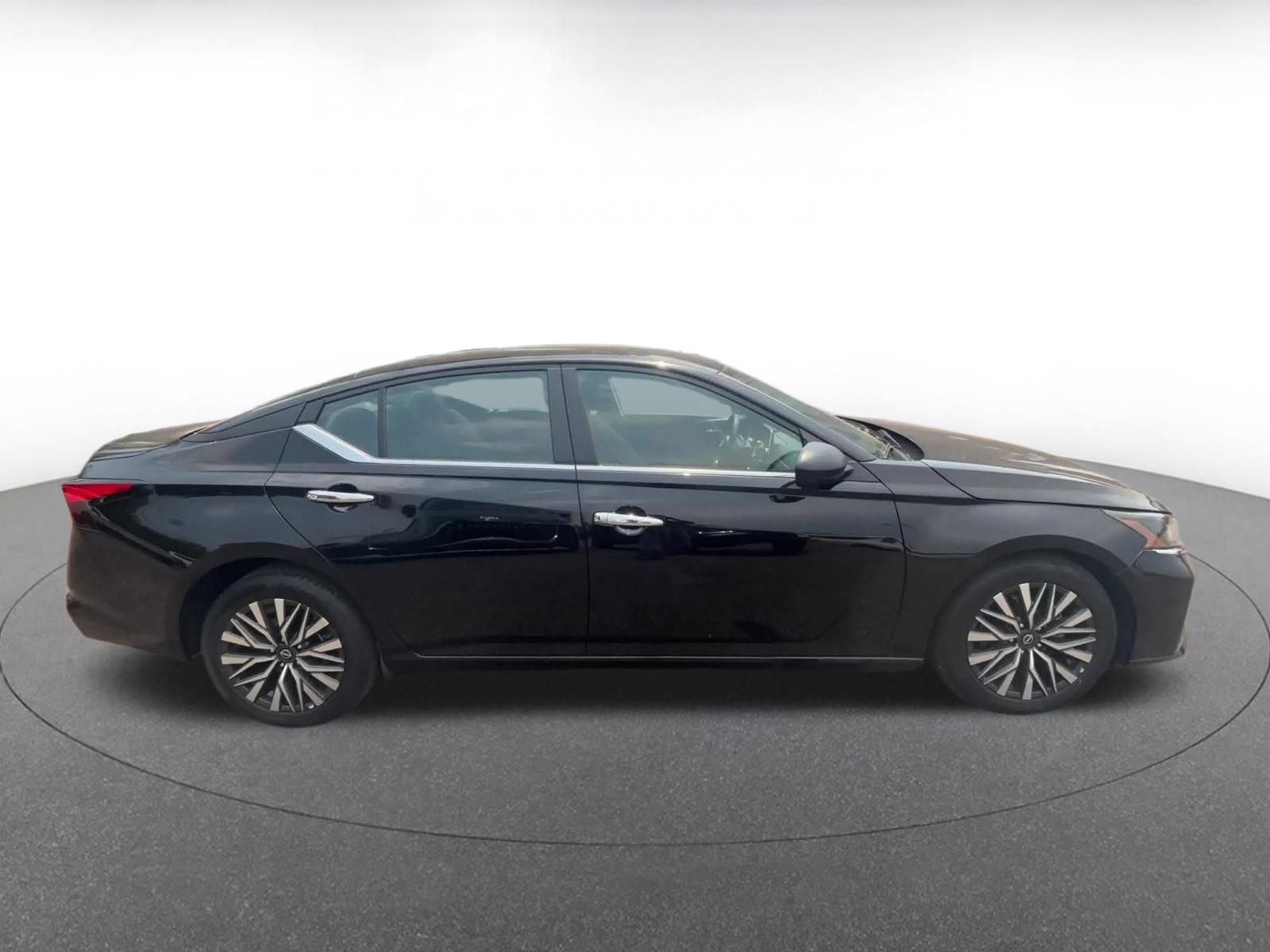 Used 2025 Nissan Altima 2.5 SV FWD image 16
