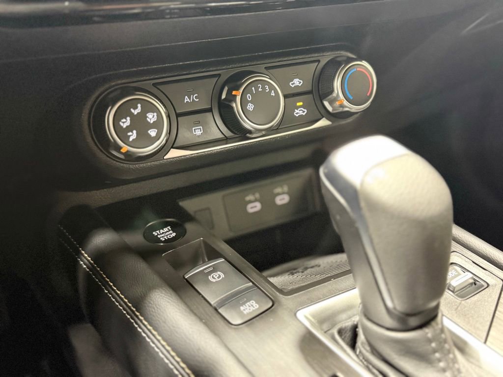 Used 2025 Nissan Kicks SV AWD/4WD image 26