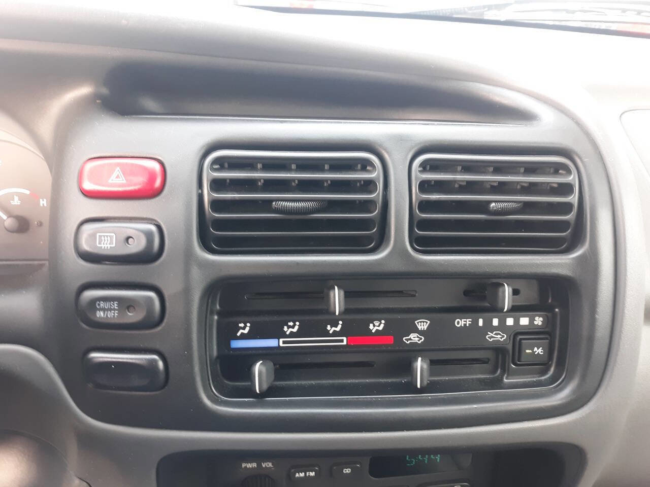 Used 2003 Chevrolet Tracker LT image 19