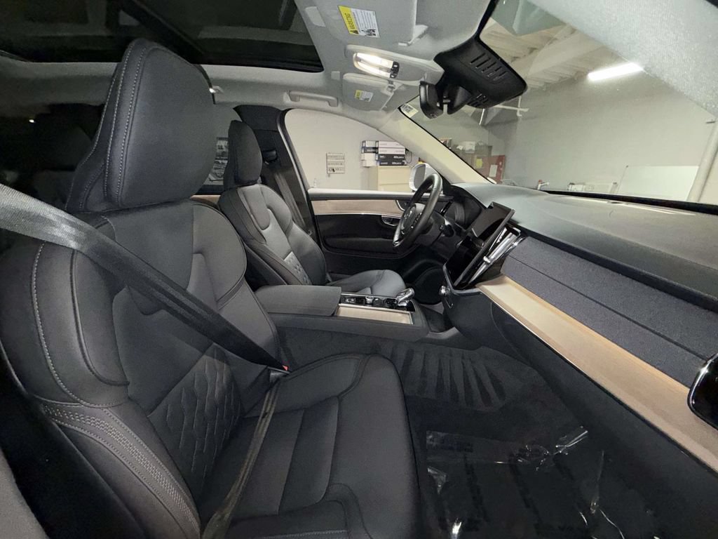 Used 2025 Volvo XC90 B6 Plus AWD/4WD image 14