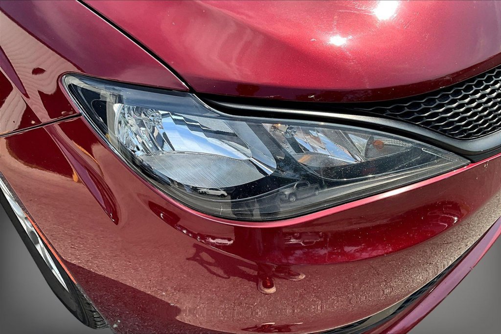 Used 2023 Chrysler Voyager LX FWD image 25