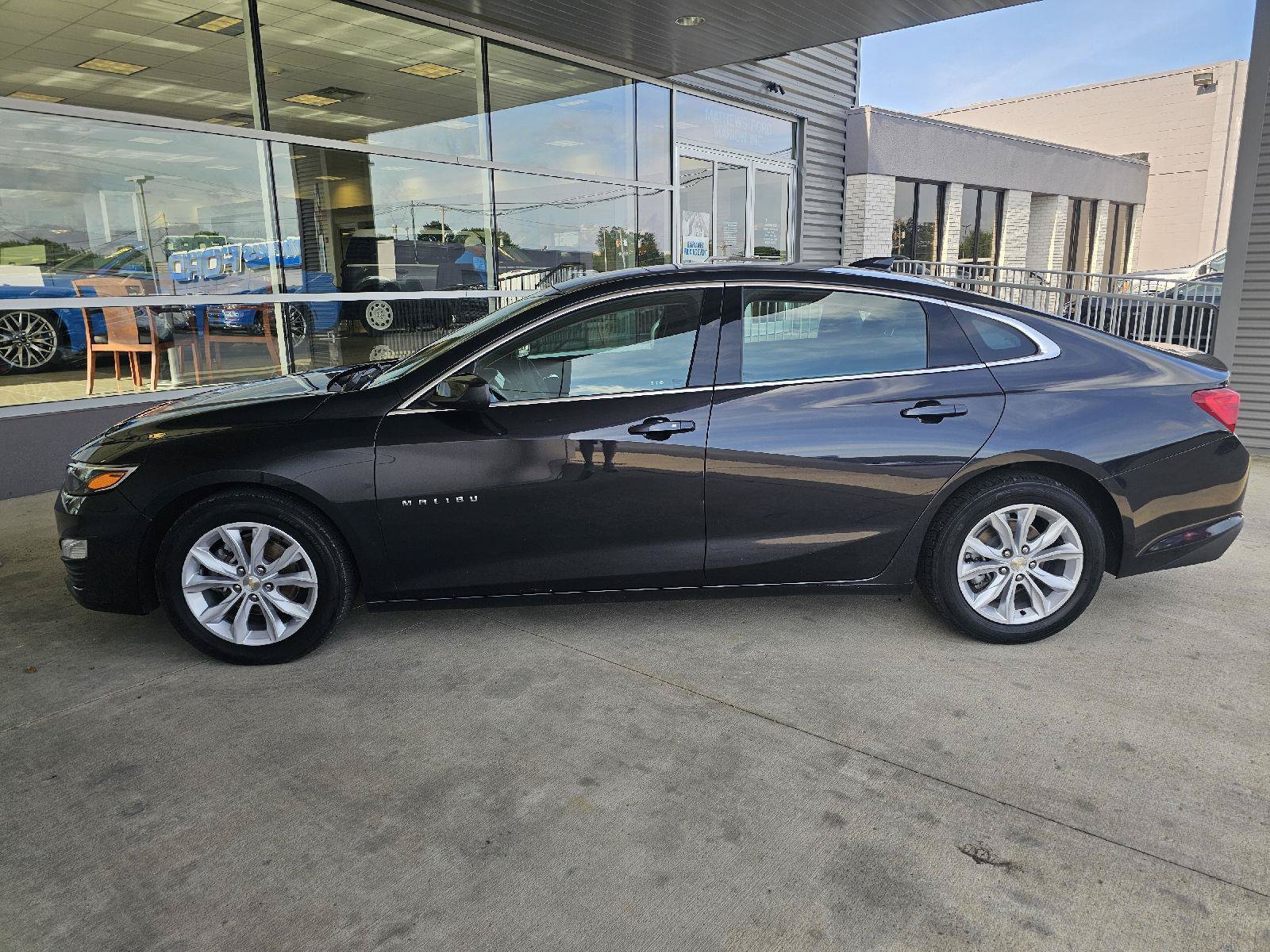 Used 2023 Chevrolet Malibu LT FWD image 2