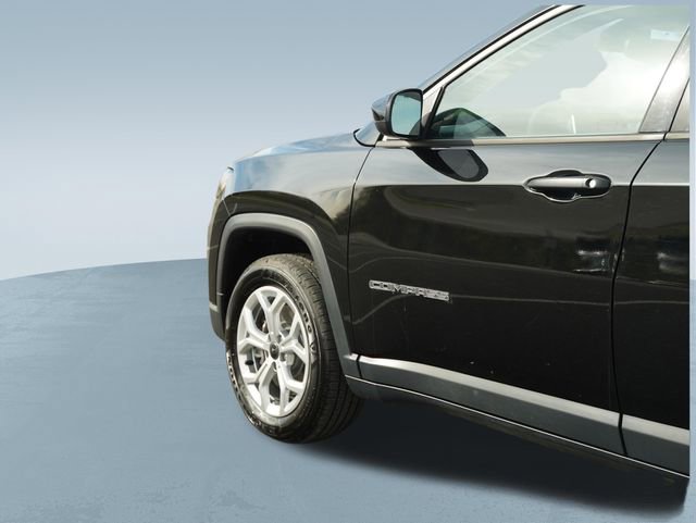Certified 2025 Jeep Compass Sport image 36