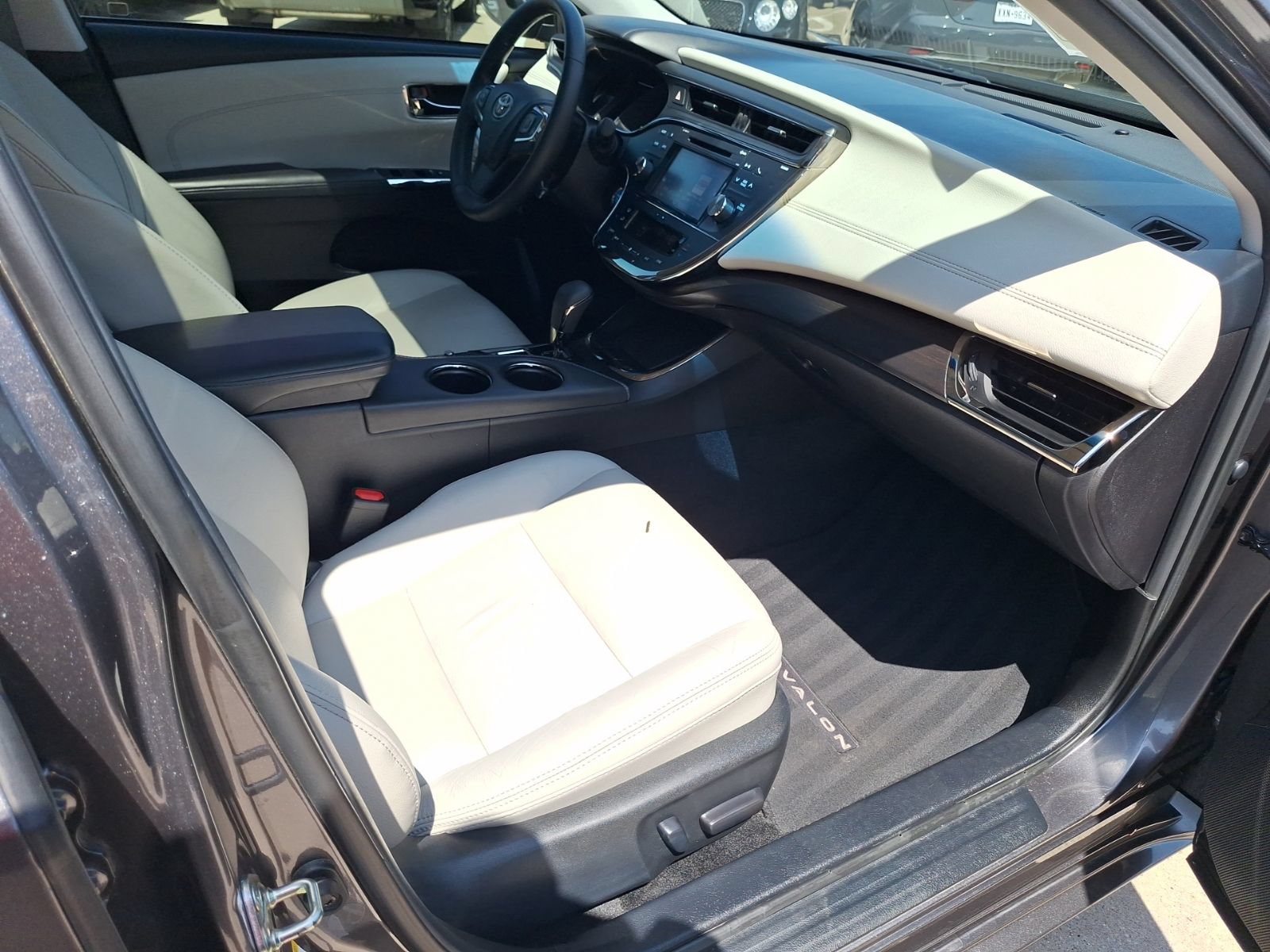 Used 2016 Toyota Avalon XLE Premium FWD image 34
