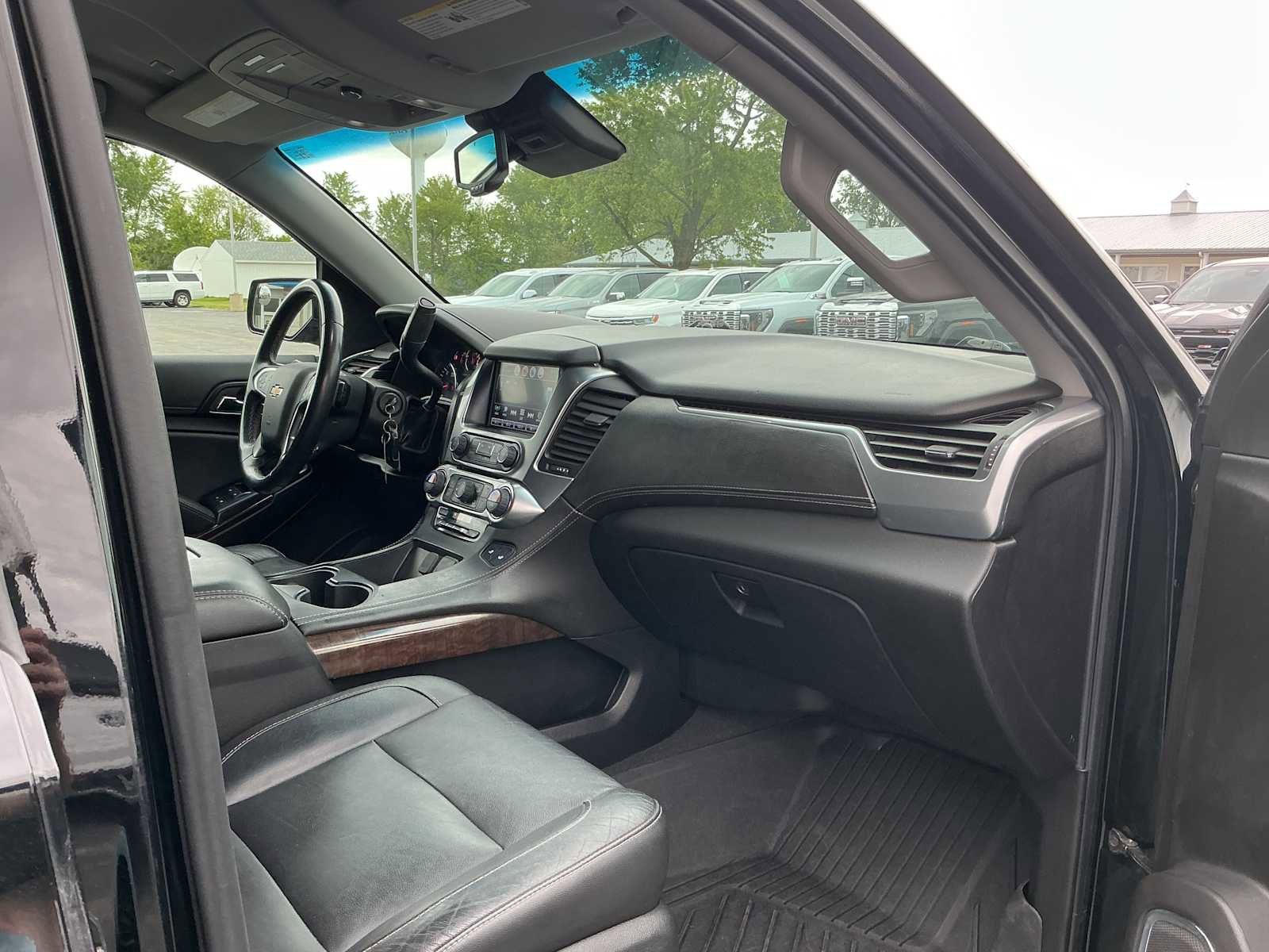 Used 2019 Chevrolet Suburban LT AWD/4WD image 27