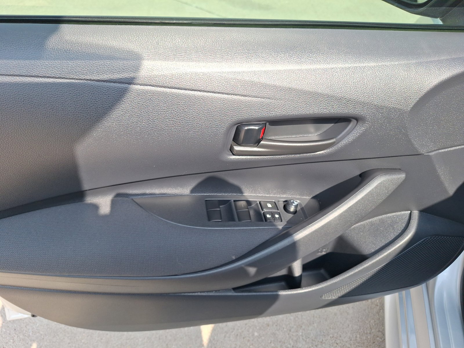 Used 2025 Toyota Corolla LE FWD image 17