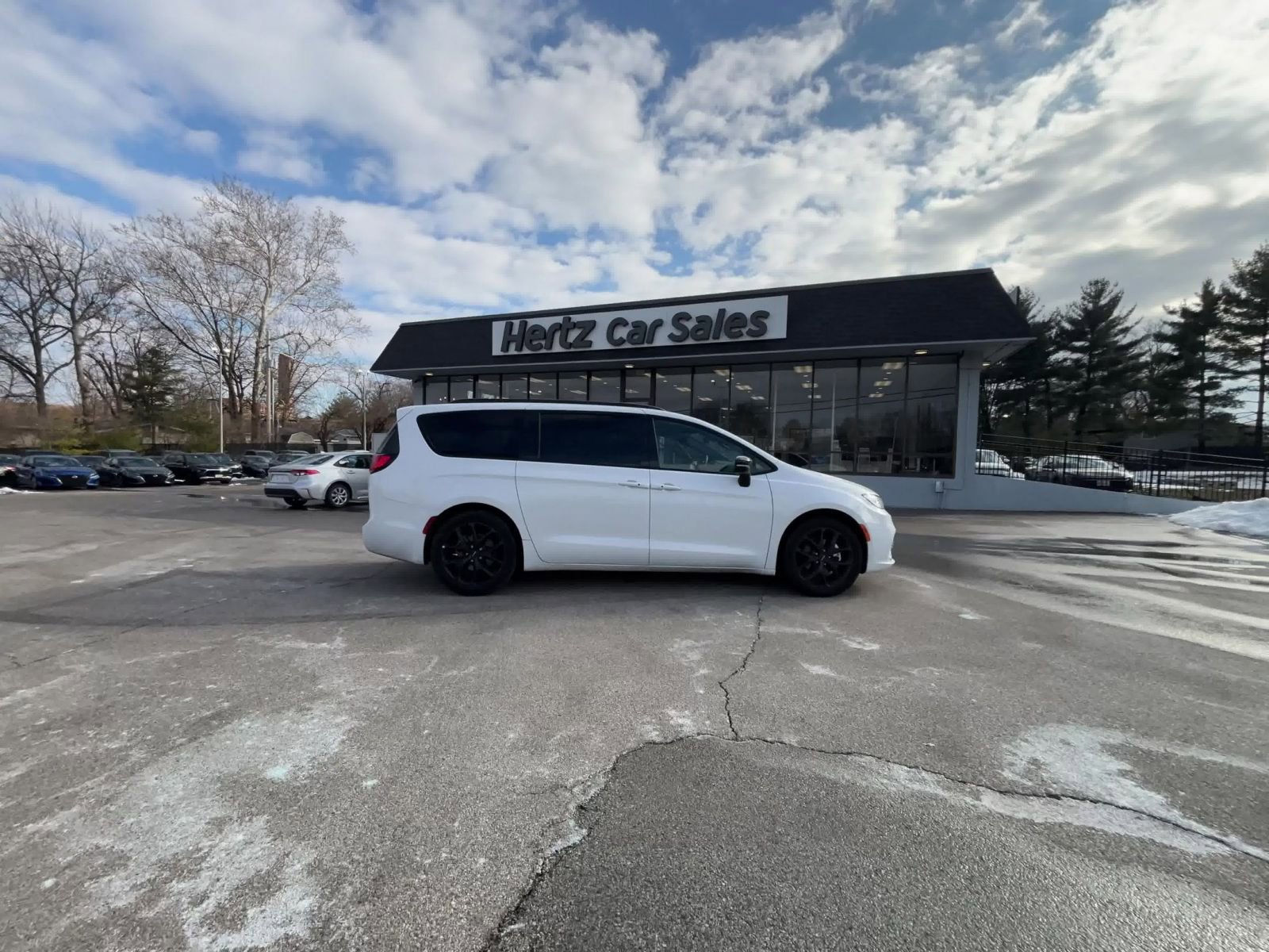 Used 2025 Chrysler Pacifica Limited image 16