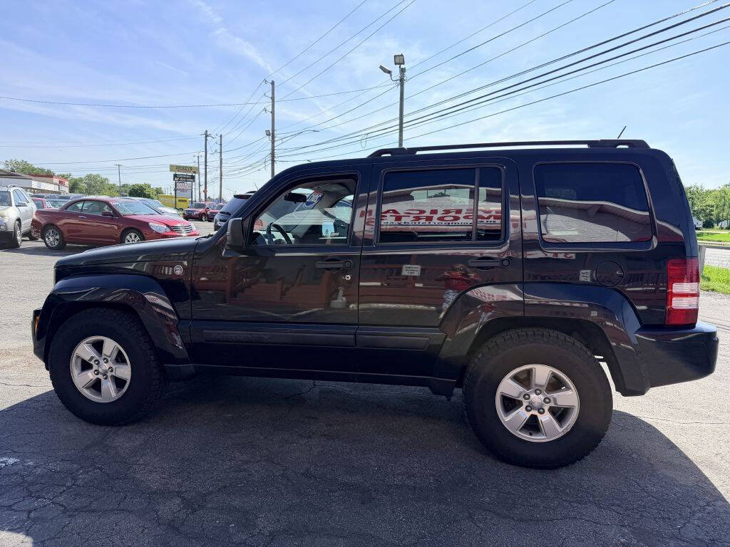 Used 2012 Jeep Liberty Sport w/ Popular Equipment Group AWD/4WD image 3