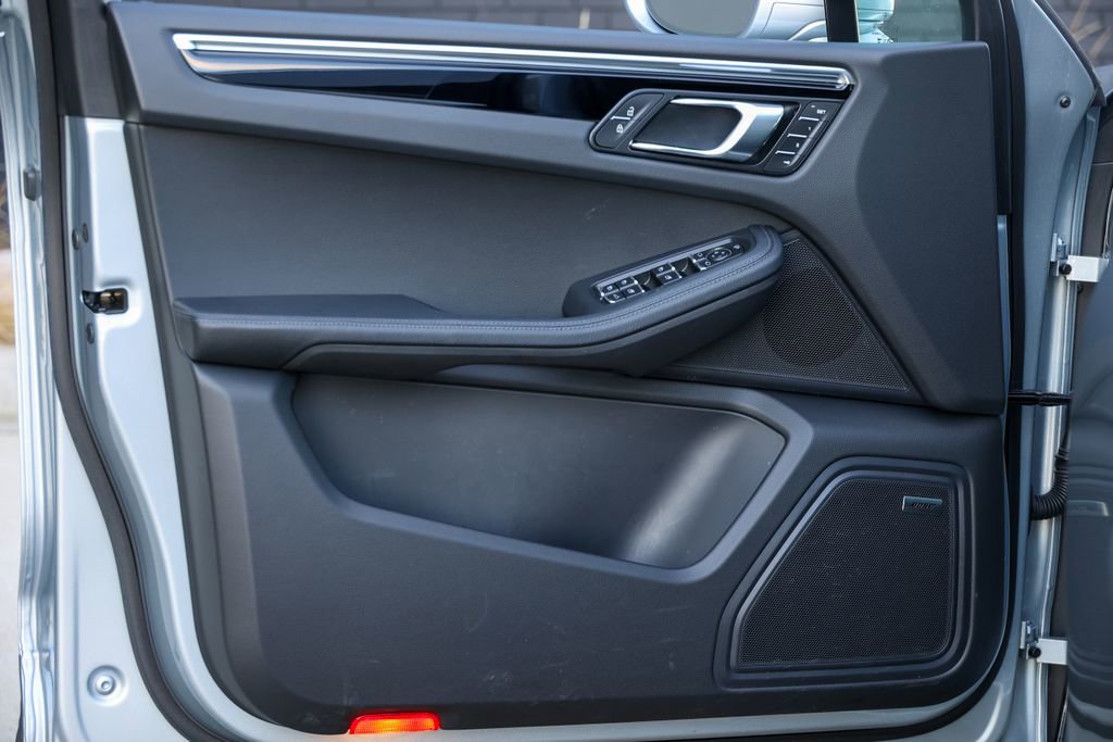 Certified 2025 Porsche Macan image 22