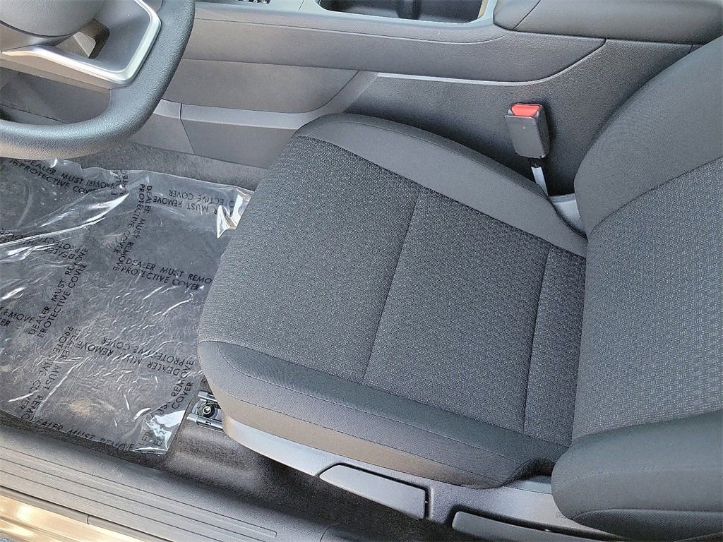 New 2025 Nissan Kicks S image 10