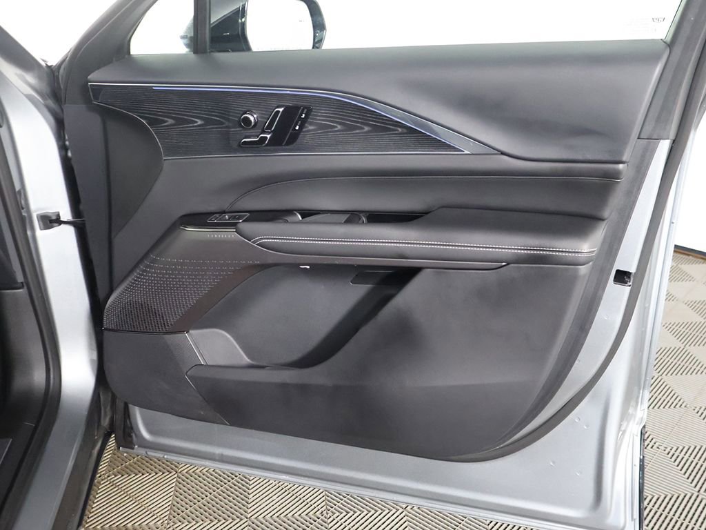 Used 2024 Cadillac Lyriq Luxury RWD image 29