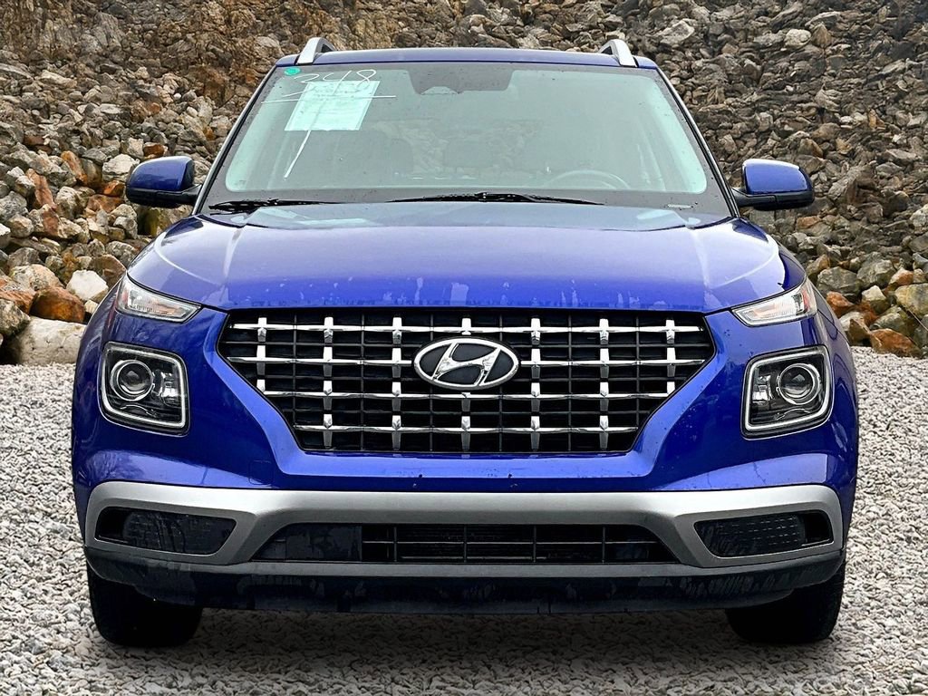 Used 2023 Hyundai Venue Limited w/ Cargo Package image 3