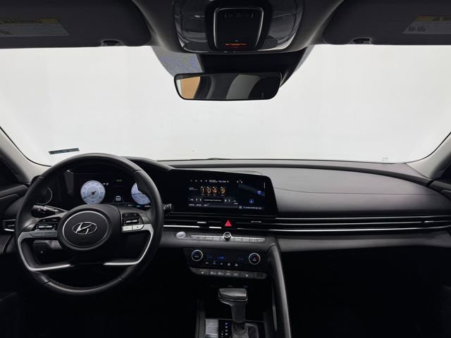 Used 2023 Hyundai Elantra SEL w/ Convenience Package image 6