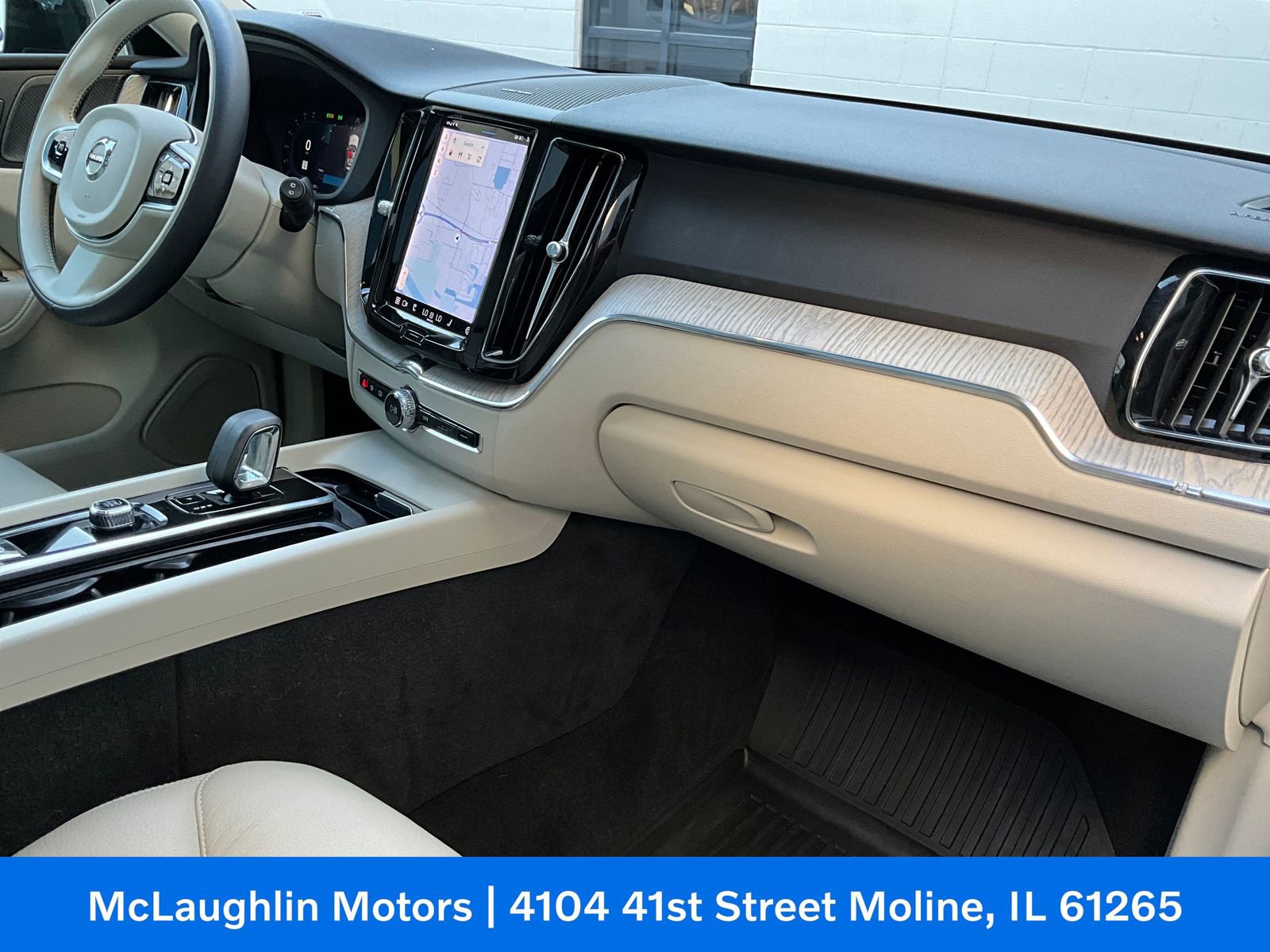 Certified 2023 Volvo XC60 B5 Plus w/ Climate Package image 9