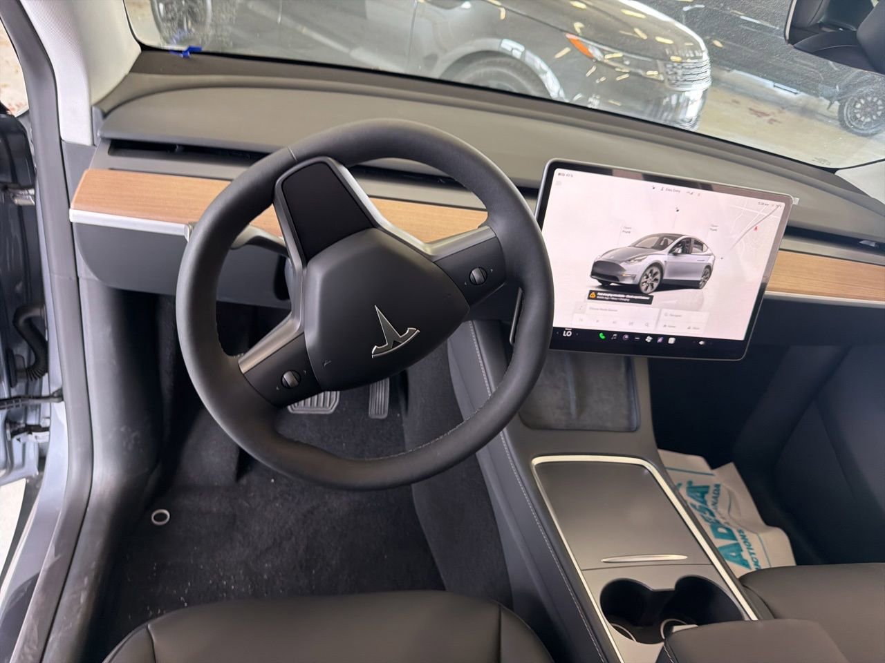 Used 2025 Tesla Model Y Long Range RWD image 11