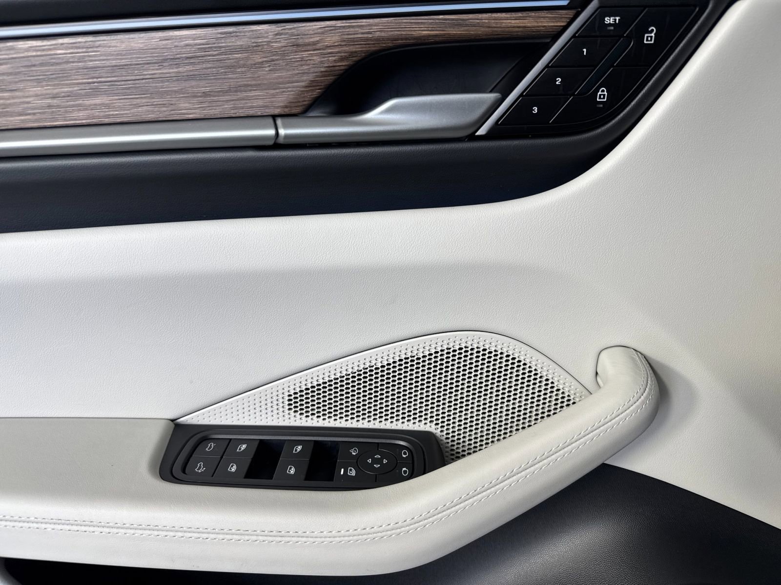 Certified 2025 Porsche Macan Electric RWD image 12
