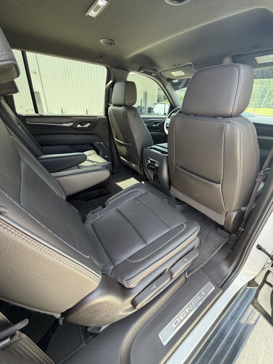 Used 2023 GMC Yukon XL Denali RWD image 18