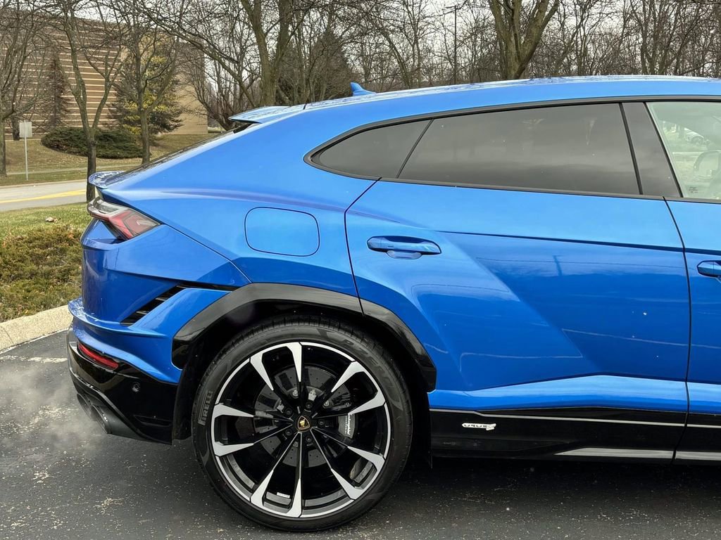 Used 2023 Lamborghini Urus S image 9