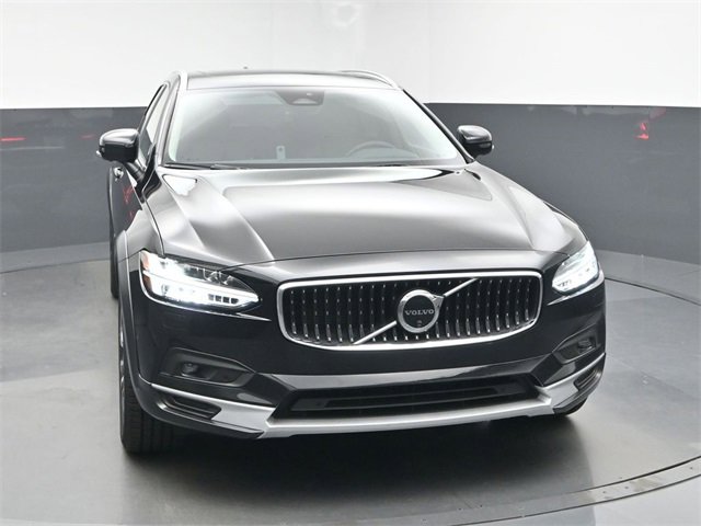 Certified 2024 Volvo V90 B6 Cross Country Plus image 2