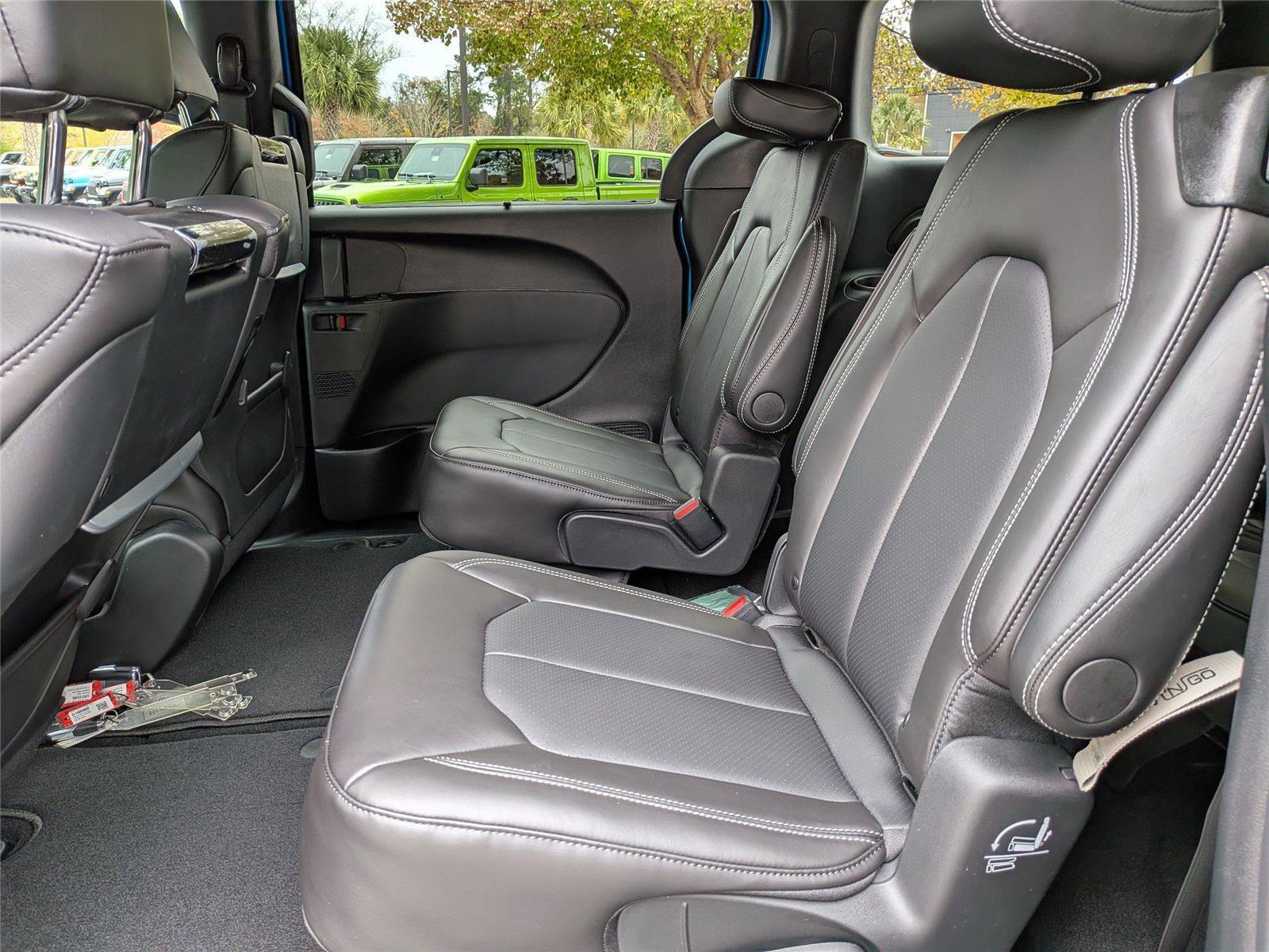 New 2026 Chrysler Pacifica Select FWD image 15