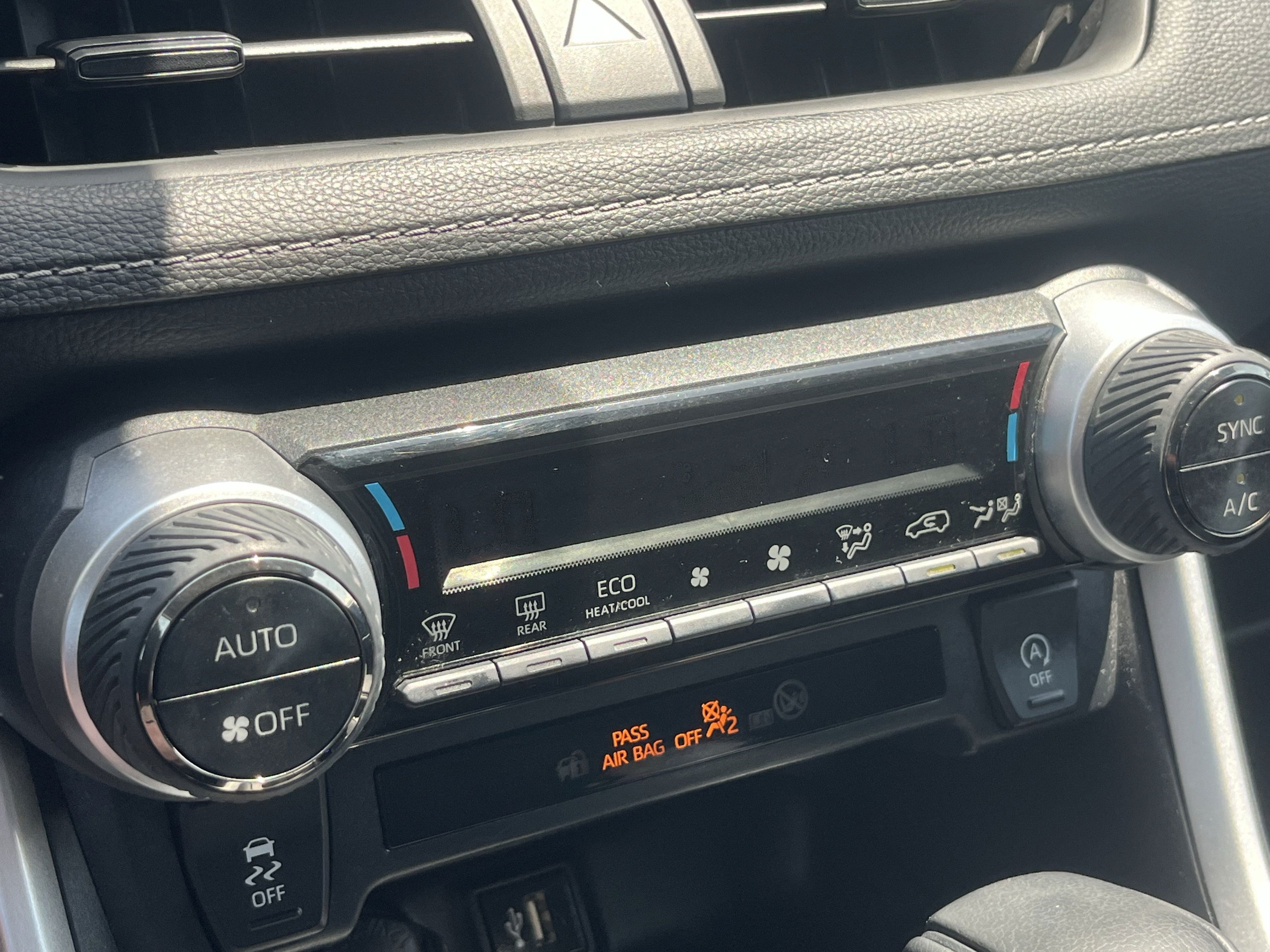 Used 2024 Toyota RAV4 XLE FWD image 23