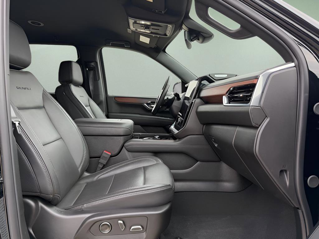 Used 2025 GMC Yukon Denali image 19