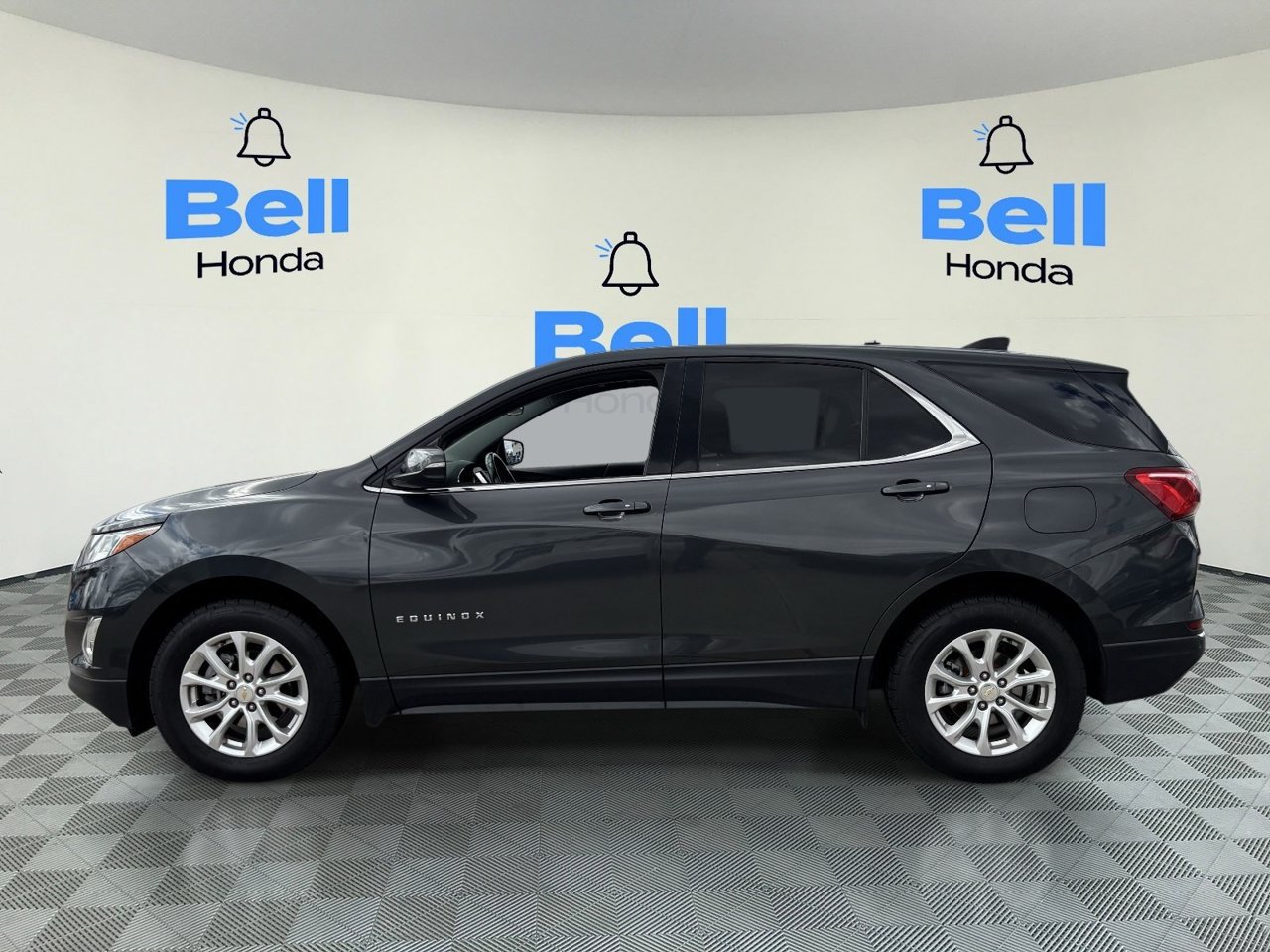 Used 2019 Chevrolet Equinox LT FWD image 2