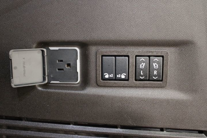 Used 2024 GMC Yukon XL Denali w/ Max Trailering Package image 17