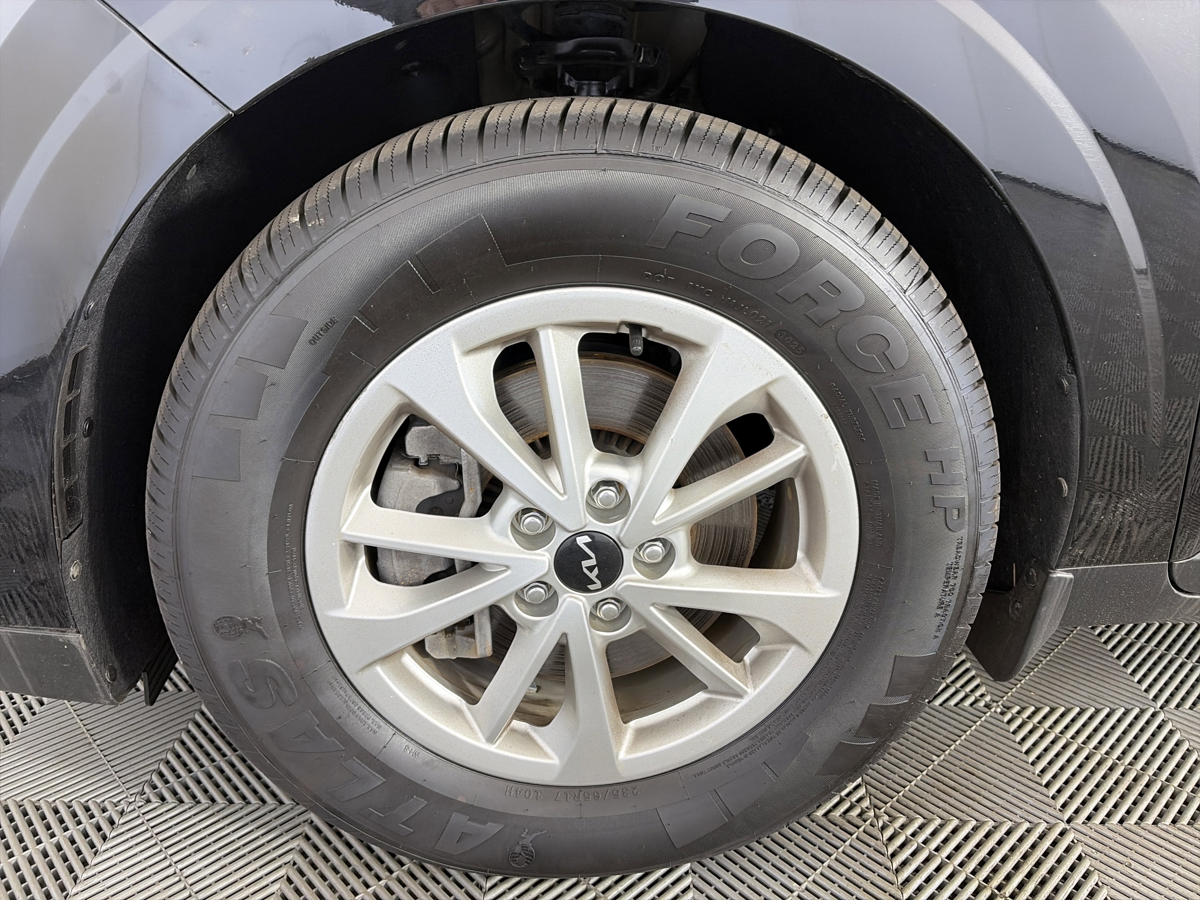 Used 2024 Kia Carnival LX image 20