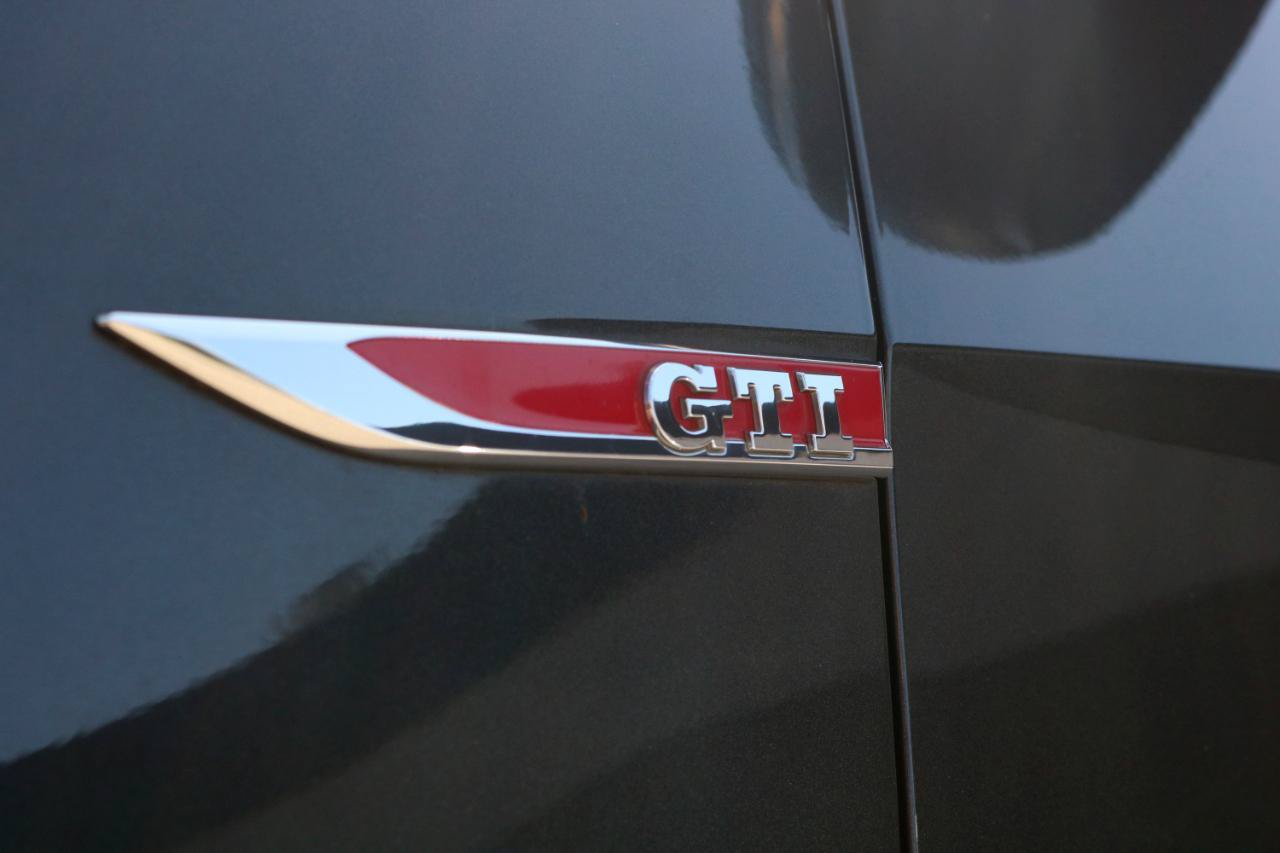 Used 2015 Volkswagen GTI SE w/ Lighting Package (SEL) FWD image 18
