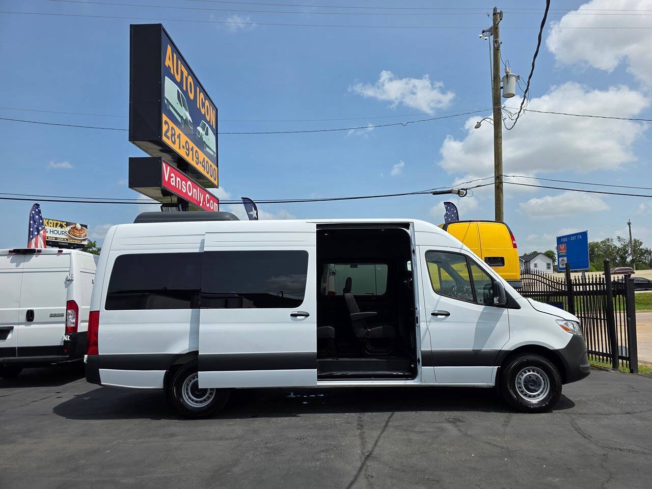 Used 2025 Mercedes-Benz Sprinter 2500 image 5