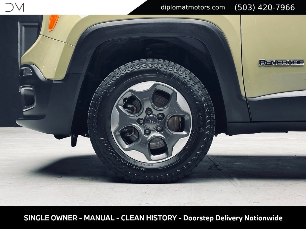 Used 2015 Jeep Renegade Latitude w/ Cold Weather Group II AWD/4WD image 40