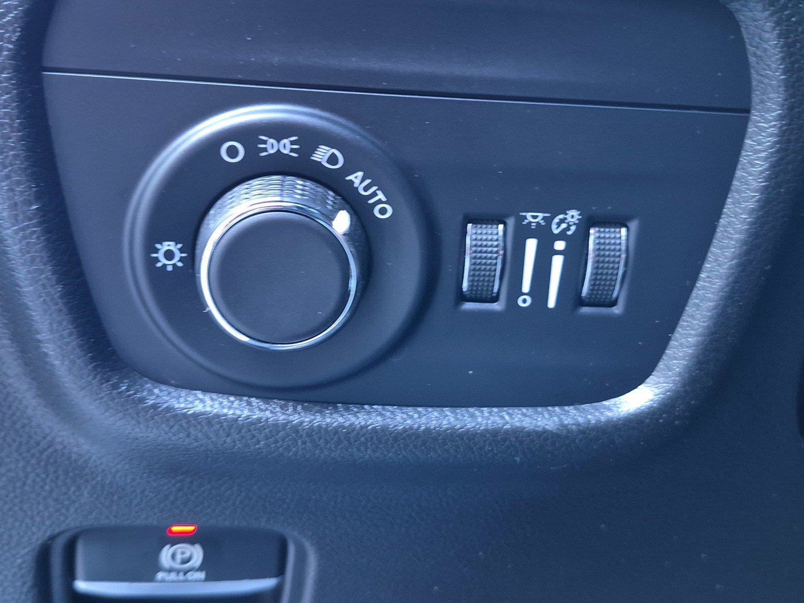 Used 2023 Jeep Grand Cherokee L Laredo RWD image 22