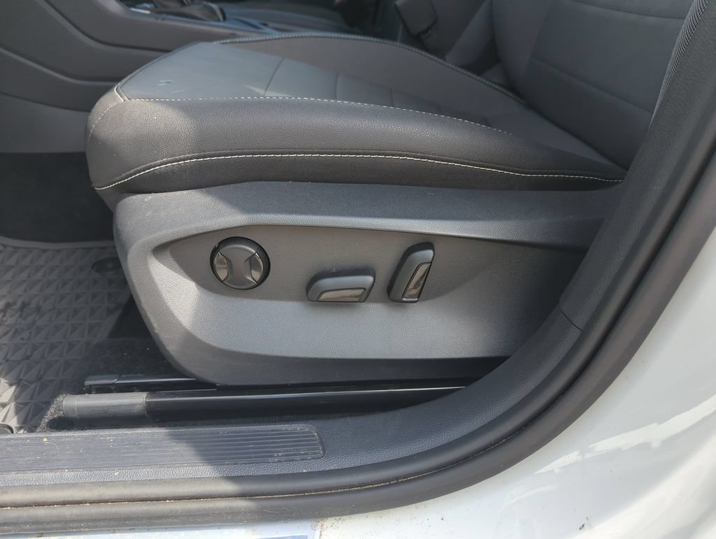 Certified 2023 Volkswagen Taos SE w/ Panoramic Sunroof Package FWD image 13