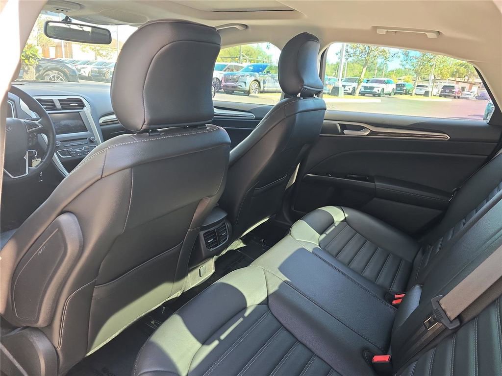 Used 2016 Ford Fusion SE w/ Equipment Group 202A FWD image 9