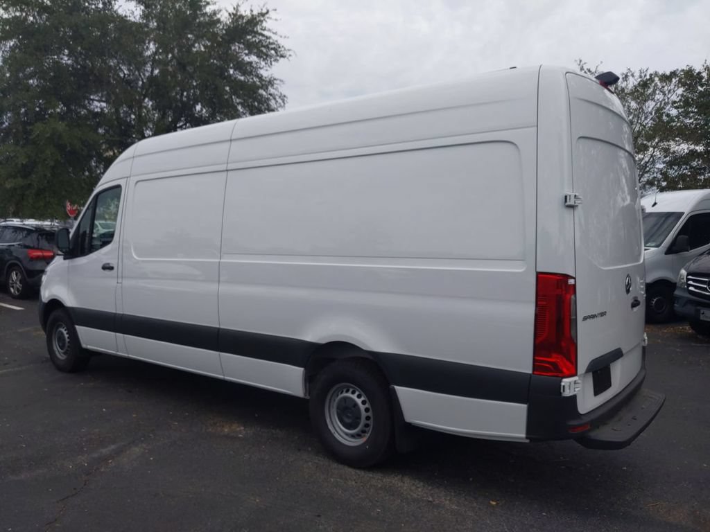 Used 2022 Mercedes-Benz Sprinter 2500 image 4