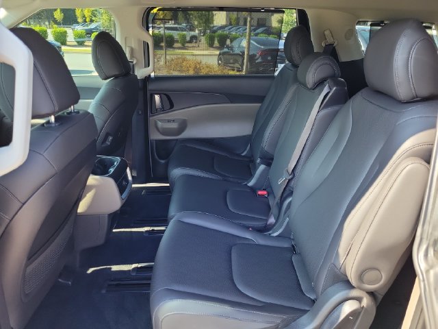 New 2027 Kia Carnival EX FWD image 17