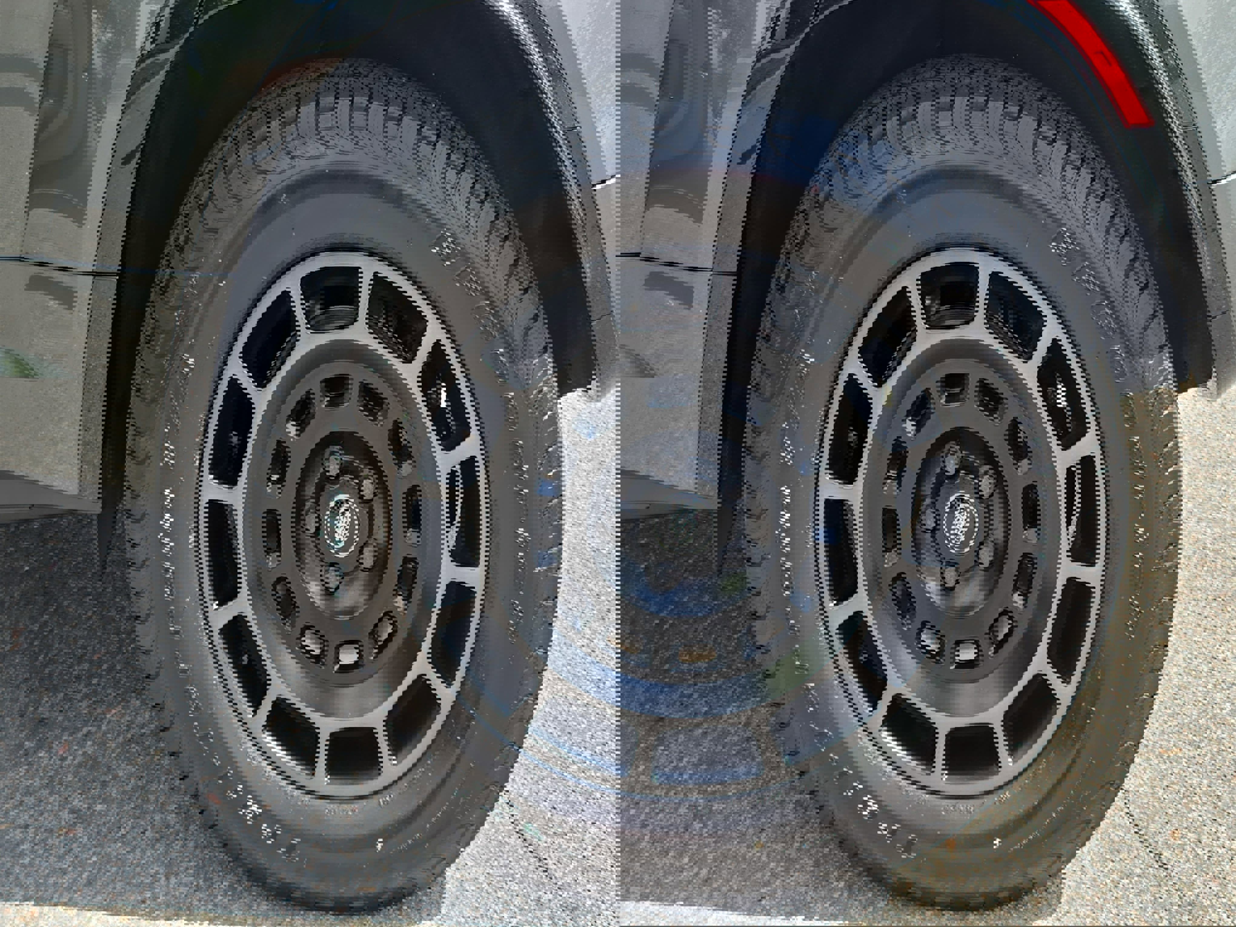 Certified 2025 Land Rover Defender 110 image 33