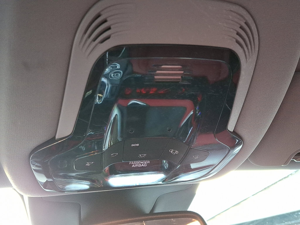 Used 2020 Alfa Romeo Giulia AWD image 32