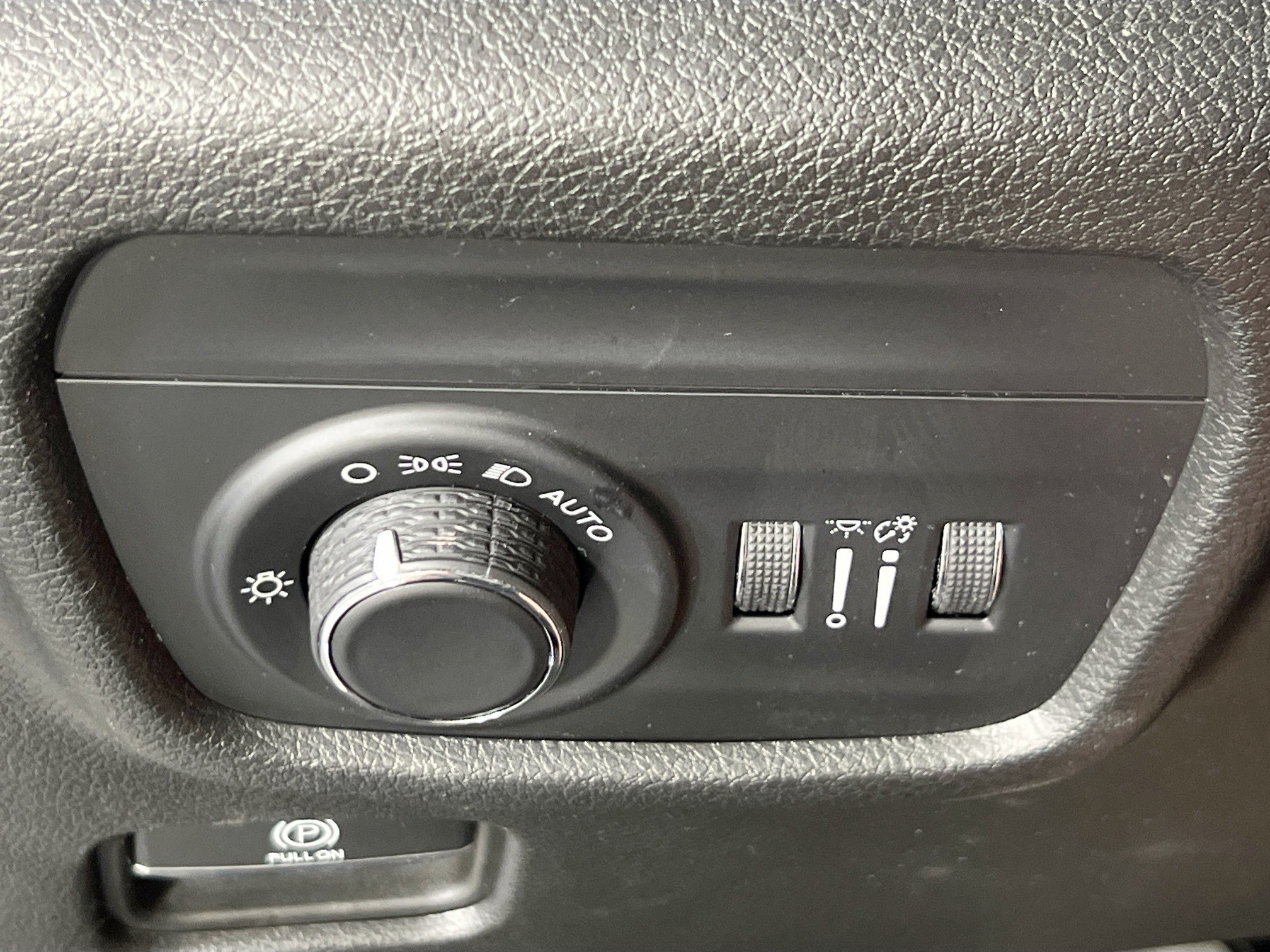 Used 2023 Jeep Grand Cherokee Laredo AWD/4WD image 10