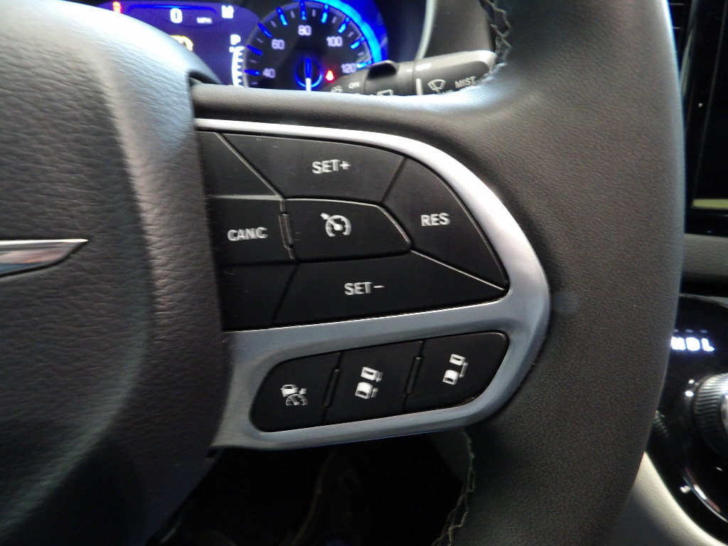 Used 2024 Chrysler Pacifica Touring-L FWD image 29