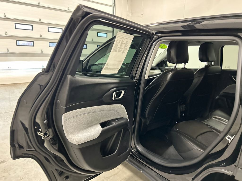 Used 2022 Jeep Compass Latitude image 30